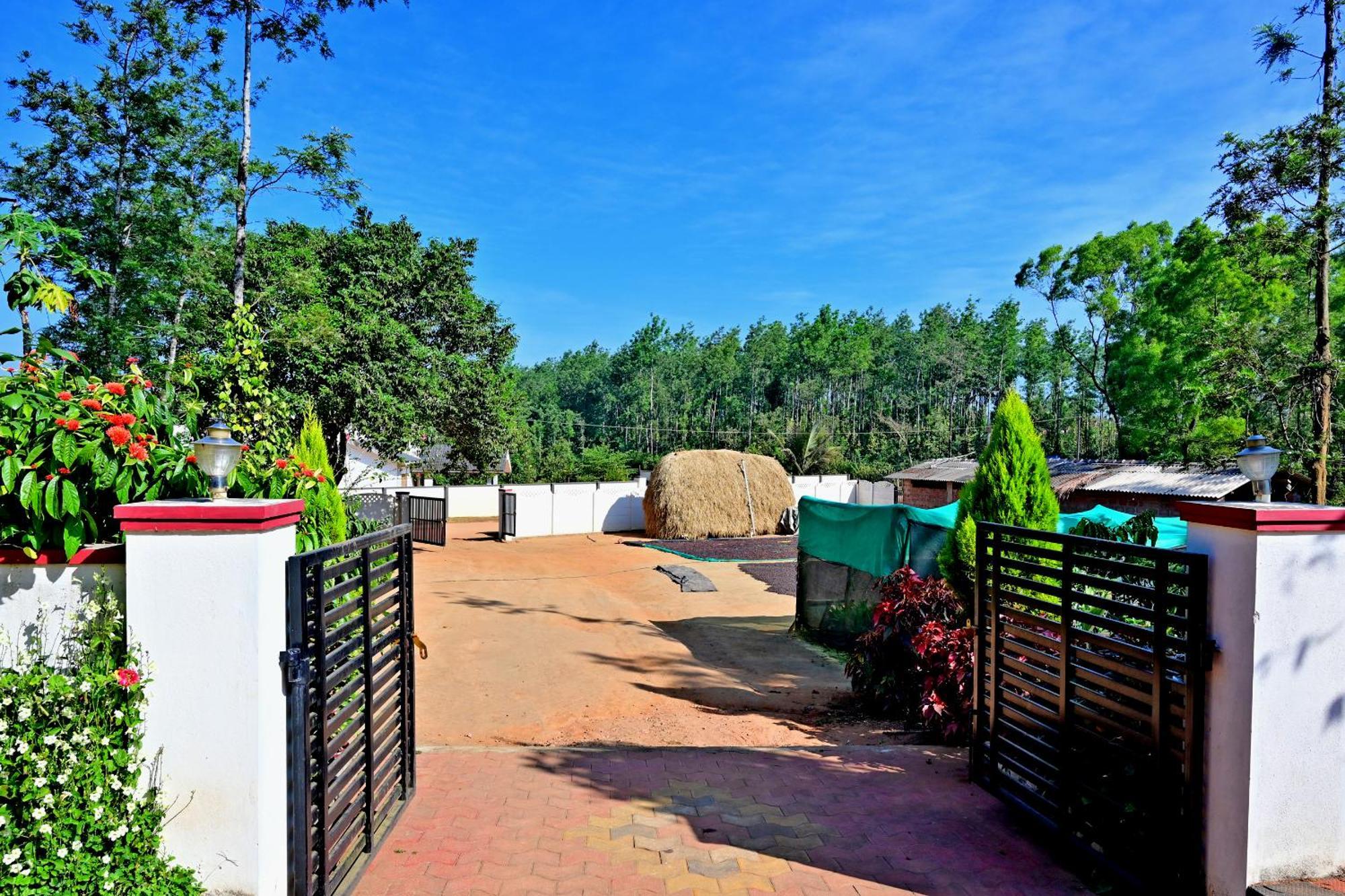 Hulihara Homestay - Full Villa, Coffee Estate & Balcony View Sakleshpur Exterior photo